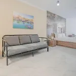 Lägenhet Spacious 1br With Comfortable Bed With Wifi & Ac
