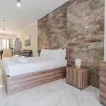 Spacious 1br With Comfortable Bed With Wifi & Ac Lägenhet *