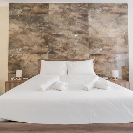 Spacious 1br With Comfortable Bed With Wifi & Ac Apartamento
