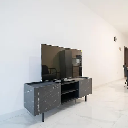 Lägenhet Spacious 1br With Comfortable Bed With Wifi & Ac Żabbar