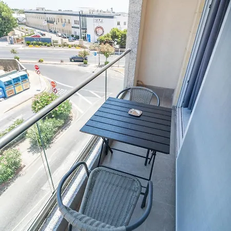 Spacious 1br With Comfortable Bed With Wifi & Ac