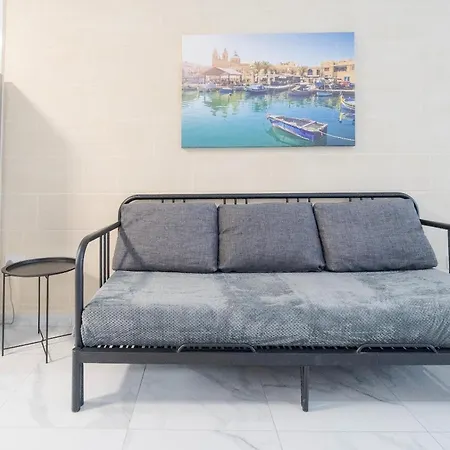 Spacious 1br With Comfortable Bed With Wifi & Ac Lägenhet