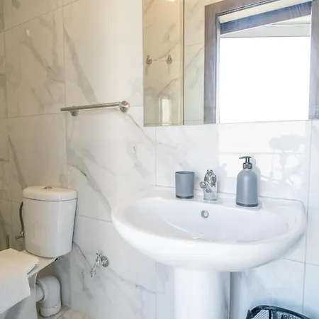 Apartamento Spacious 1br With Comfortable Bed With Wifi & Ac *