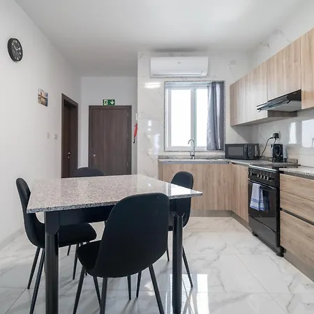 Spacious 1br With Comfortable Bed With Wifi & Ac * Żabbar