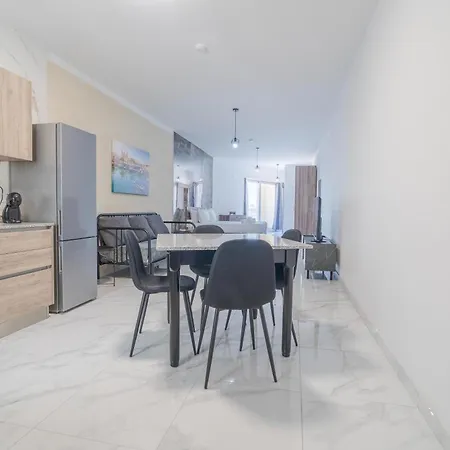 Spacious 1br With Comfortable Bed With Wifi & Ac Żabbar