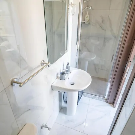 Spacious 1br With Comfortable Bed With Wifi & Ac * Żabbar