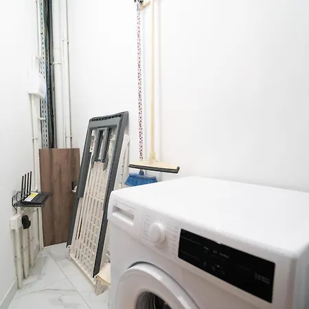 Spacious 1br With Comfortable Bed With Wifi & Ac Żabbar