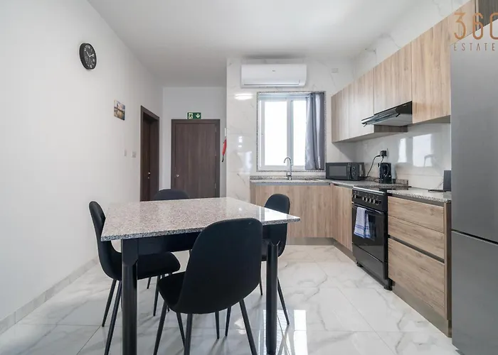 Spacious 1br With Comfortable Bed With Wifi & Ac * Żabbar