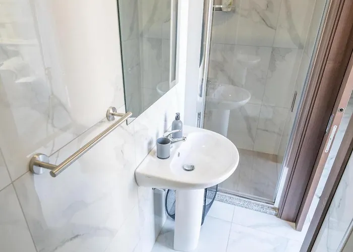 Spacious 1br With Comfortable Bed With Wifi & Ac * Żabbar