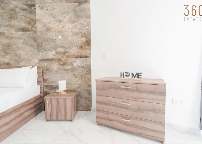 Spacious 1br With Comfortable Bed With Wifi & Ac Lejlighed *