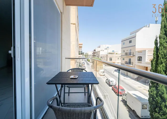 Spacious 1br With Comfortable Bed With Wifi & Ac * Żabbar
