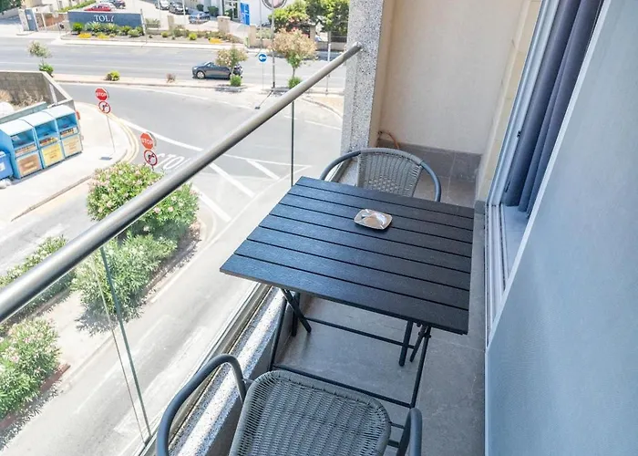 Spacious 1br With Comfortable Bed With Wifi & Ac