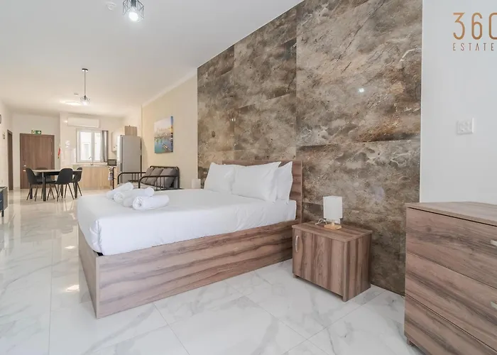 Spacious 1br With Comfortable Bed With Wifi & Ac Lejlighed *